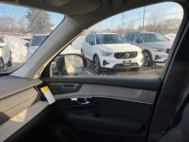 2026 Volvo XC90 Plug-In Hybrid Ultra Dark Theme, T8 AWD, Electric/Gasoline, 6 Seats