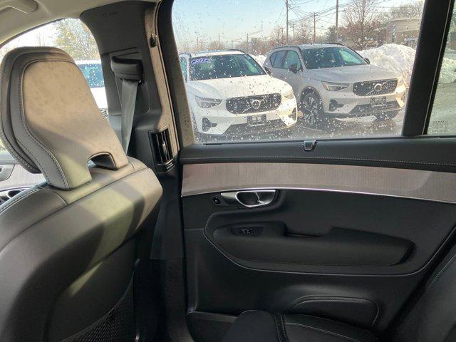 2026 Volvo XC90 Plug-In Hybrid Ultra Dark Theme, T8 AWD, Electric/Gasoline, 6 Seats