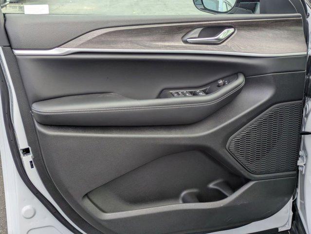 2026 Jeep Grand Cherokee Altitude 4x2