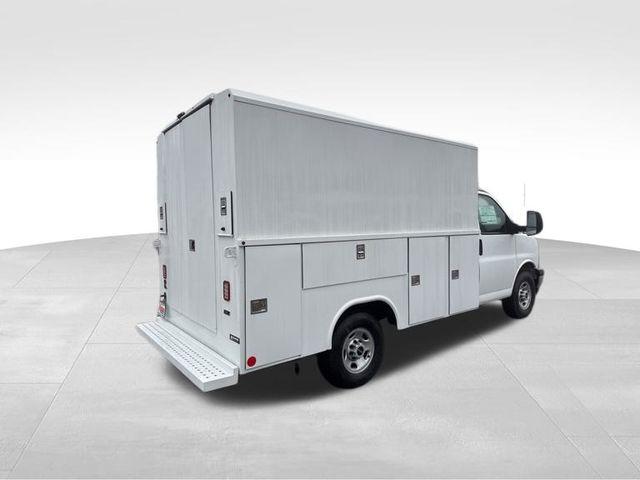 2025 GMC Savana Cutaway Work Van