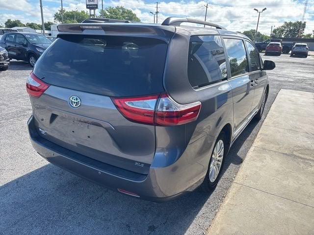 2017 Toyota Sienna XLE 8 Passenger