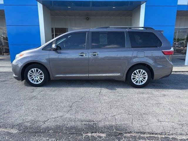 2017 Toyota Sienna XLE 8 Passenger