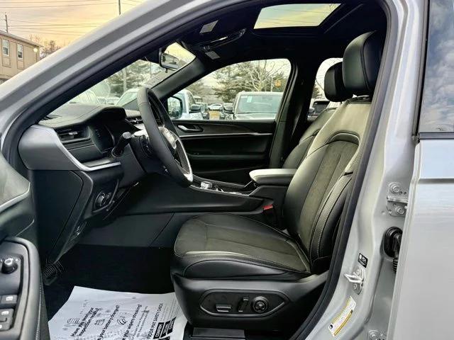 2026 Jeep Grand Cherokee Altitude 4x4