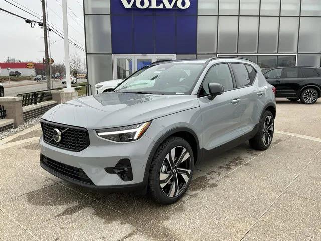 2026 Volvo XC40 Plus, B5 AWD Gas (mild hybrid), Dark