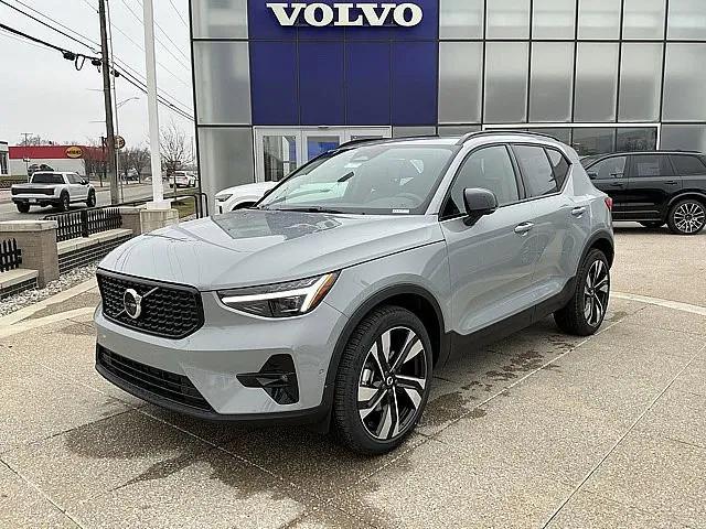2026 Volvo XC40 Plus, B5 AWD Gas (mild hybrid), Dark