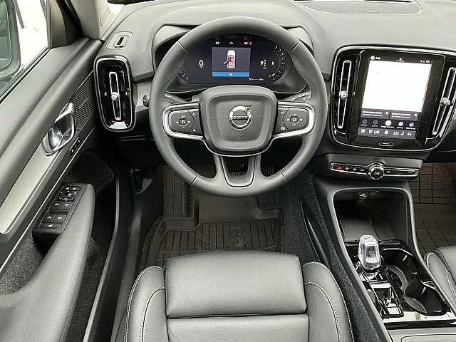 2026 Volvo XC40 Plus, B5 AWD Gas (mild hybrid), Dark