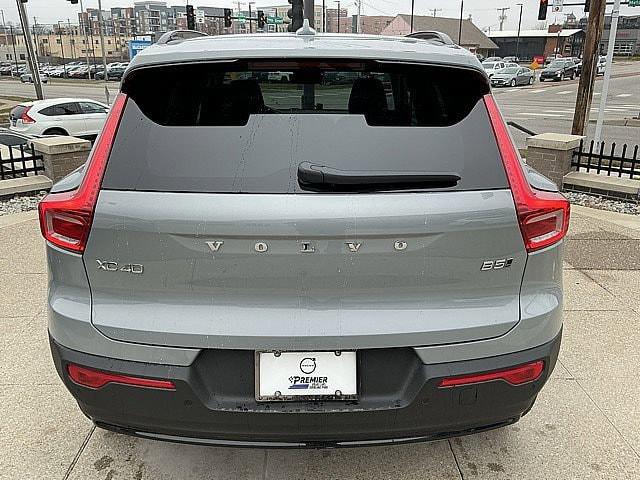 2026 Volvo XC40 Plus, B5 AWD Gas (mild hybrid), Dark