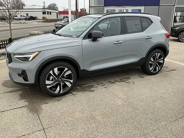 2026 Volvo XC40 Plus, B5 AWD Gas (mild hybrid), Dark