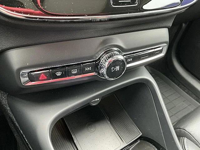 2026 Volvo XC40 Plus, B5 AWD Gas (mild hybrid), Dark