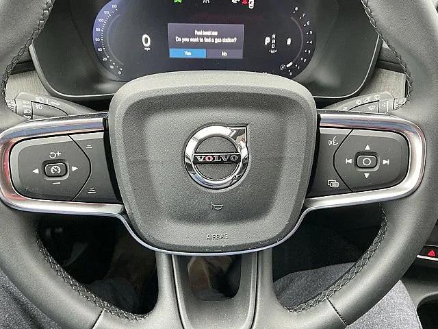 2026 Volvo XC40 Plus, B5 AWD Gas (mild hybrid), Dark