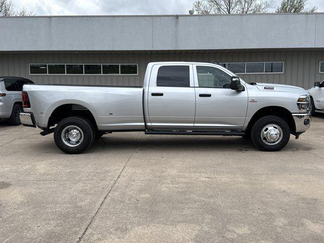 2026 RAM Ram 3500 RAM 3500 TRADESMAN CREW CAB 4X4 8 BOX