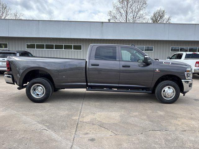 2026 RAM Ram 3500 RAM 3500 TRADESMAN CREW CAB 4X4 8 BOX