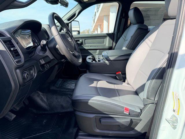 2026 RAM Ram 5500 Chassis Cab RAM 5500 TRADESMAN CHASSIS CREW CAB 4X4 60 CA