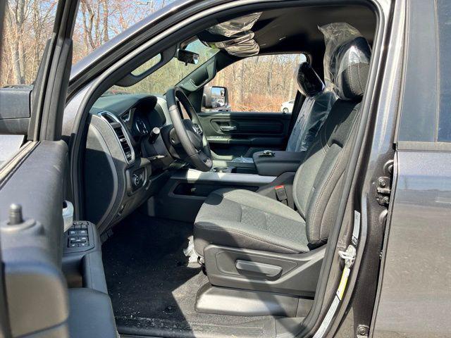 2026 Ram 1500 Express Crew Cab 4x4 5'7" Box