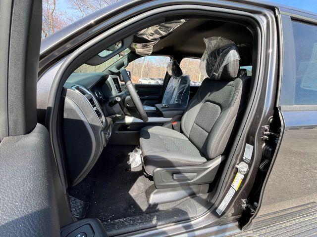 2026 Ram 1500 Express Crew Cab 4x4 5'7" Box