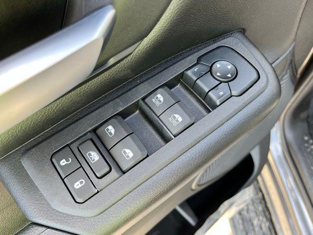 2026 Ram 1500 Express Crew Cab 4x4 5'7" Box