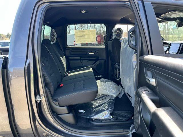 2026 Ram 1500 Express Crew Cab 4x4 5'7" Box