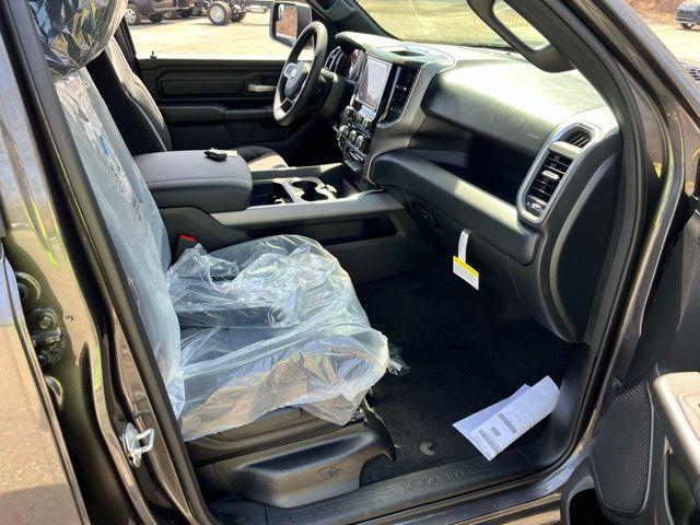 2026 Ram 1500 Express Crew Cab 4x4 5'7" Box