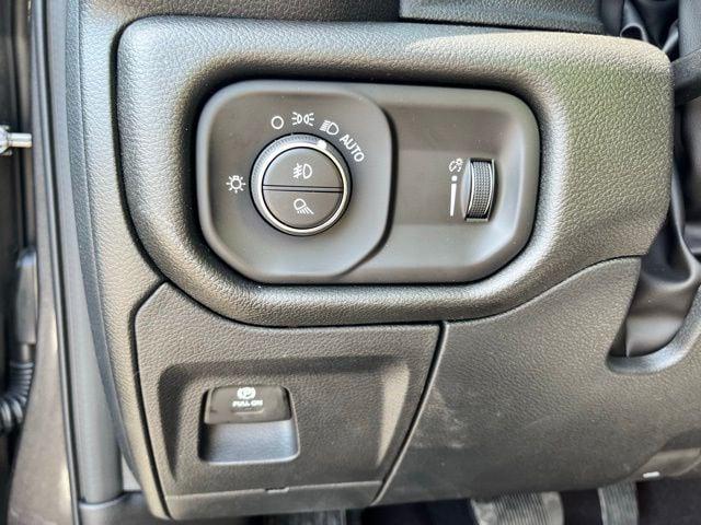 2026 Ram 1500 Express Crew Cab 4x4 5'7" Box