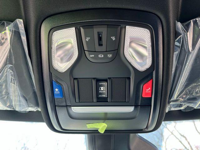 2026 Ram 1500 Express Crew Cab 4x4 5'7" Box