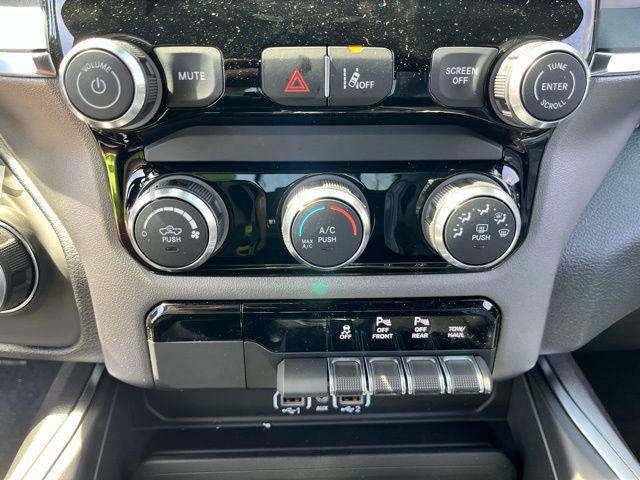 2026 Ram 1500 Express Crew Cab 4x4 5'7" Box