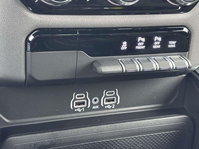 2026 Ram 1500 Express Crew Cab 4x4 5'7" Box