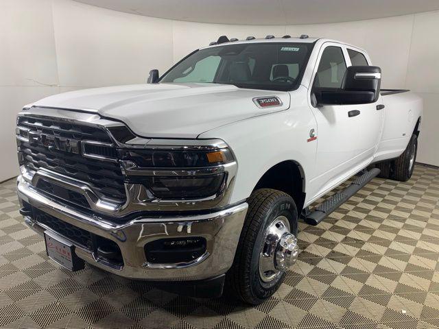 2026 RAM Ram 3500 RAM 3500 TRADESMAN CREW CAB 4X4 8 BOX