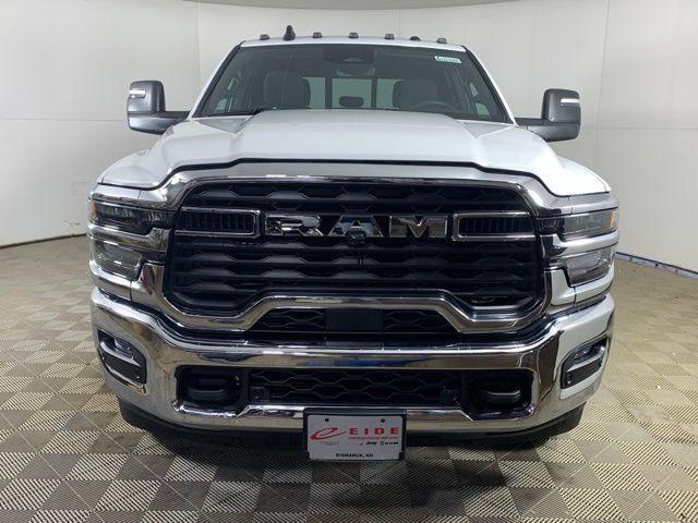 2026 RAM Ram 3500 RAM 3500 TRADESMAN CREW CAB 4X4 8 BOX