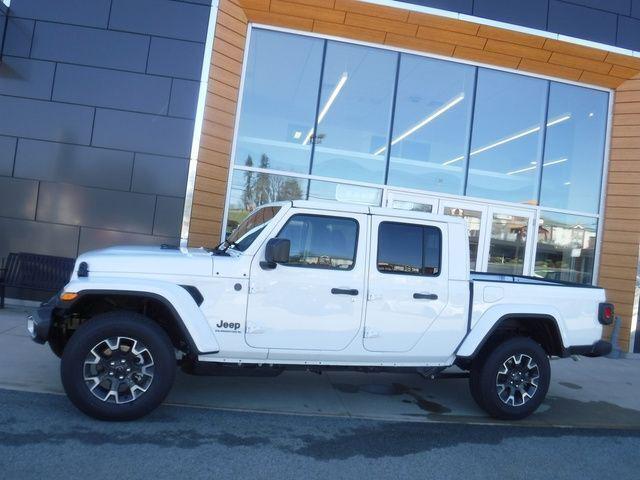 2026 Jeep Gladiator GLADIATOR SAHARA 4X4