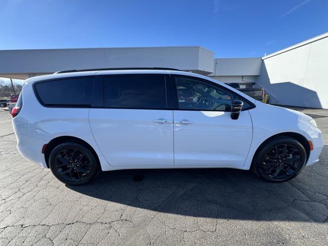 2023 Chrysler Pacifica Limited AWD