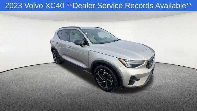 2023 Volvo XC40 B5 Plus Dark Theme