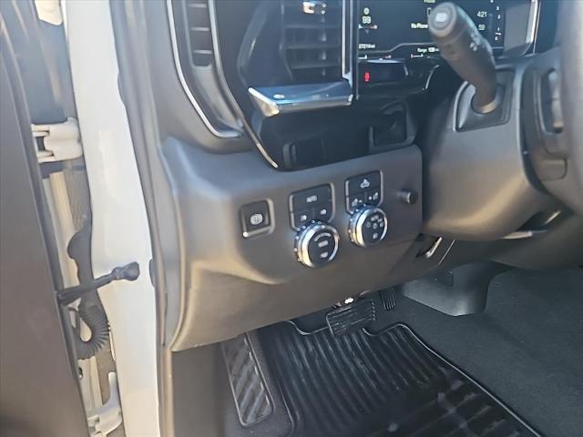 2022 GMC Sierra 1500 4WD Crew Cab Short Box Elevation