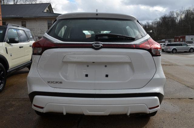 2022 Nissan Kicks S Xtronic CVT