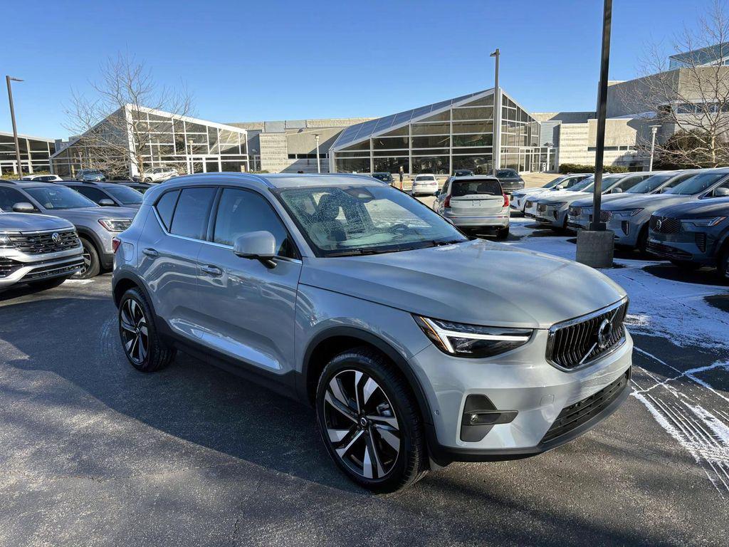 2025 Volvo XC40