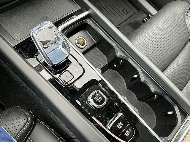 2026 Volvo XC60 Plug-In Hybrid Ultra, T8 AWD Electric/Gasoline, Dark