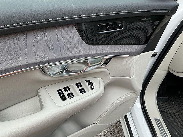 2026 Volvo XC90 Plug-In Hybrid Ultra, T8 AWD, Electric/Gasoline, Bright, 7 Seats
