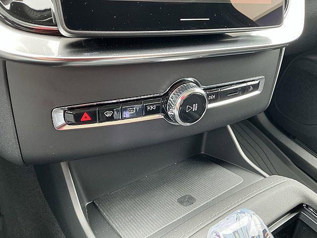 2026 Volvo XC90 Plug-In Hybrid Plus, T8 AWD, Electric/Gasoline, Bright, 7 Seats