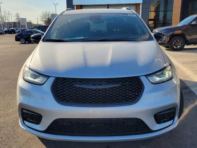 2026 Chrysler Pacifica Select AWD