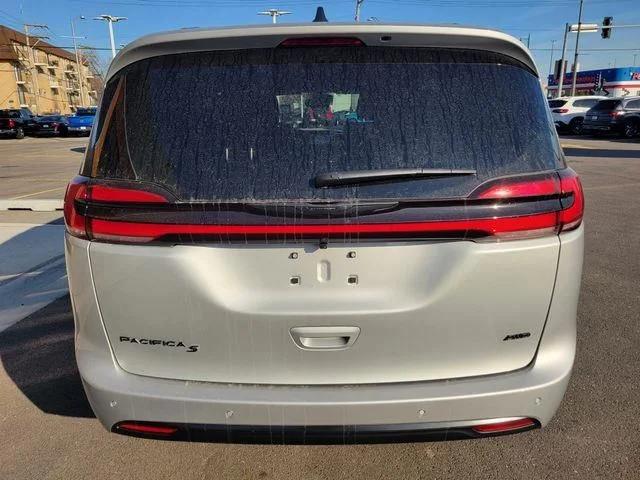 2026 Chrysler Pacifica Select AWD