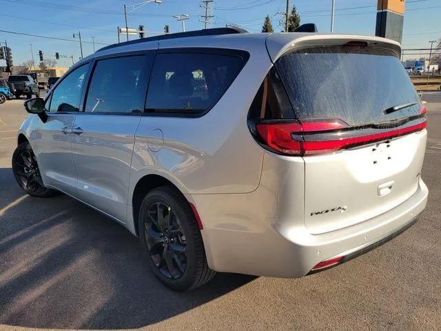 2026 Chrysler Pacifica Select AWD