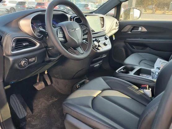 2026 Chrysler Pacifica Select AWD