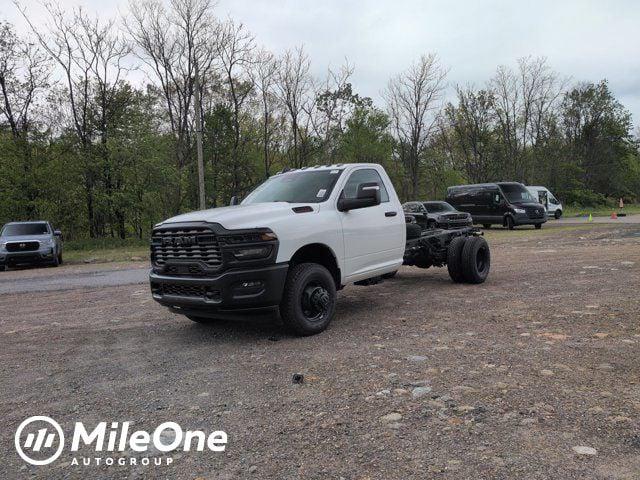 2026 RAM Ram 3500 Chassis Cab RAM 3500 TRADESMAN CHASSIS REGULAR CAB 4X4 84 CA 2026 RAM Ram 3500 Chassis Cab RAM 3500 TRADESMAN CHASSIS REGULAR CAB 4X4 84 CA