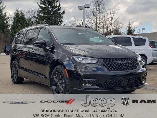 2026 Chrysler Pacifica Select AWD for sale in Mayfield Village, OH