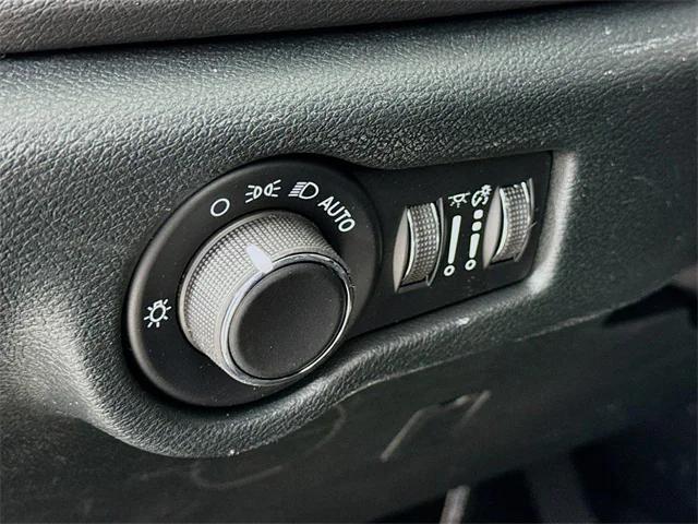2026 Chrysler Voyager LX