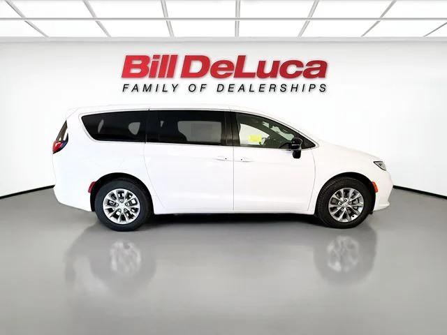 2026 Chrysler Pacifica Select AWD