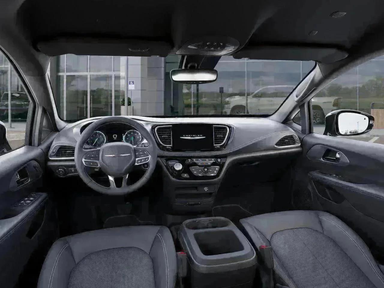 New 2026 Bright White Clear-Coat Exterior Paint Chrysler Select image 14