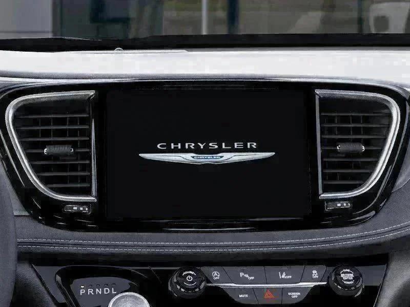 New 2026 Bright White Clear-Coat Exterior Paint Chrysler Select image 18