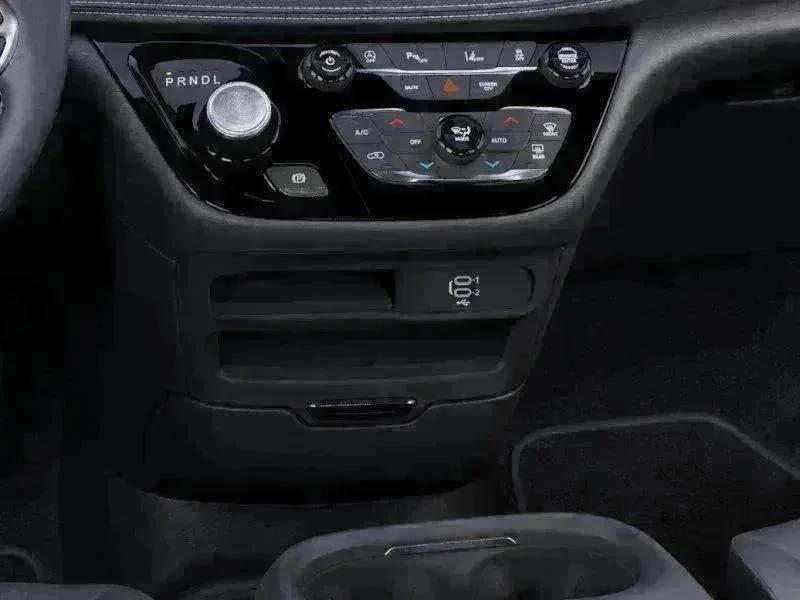 New 2026 Bright White Clear-Coat Exterior Paint Chrysler Select image 24