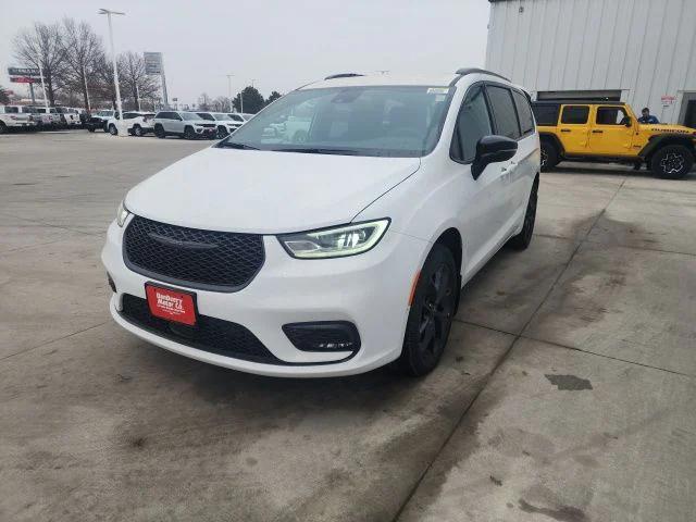 2026 Chrysler Pacifica PACIFICA SELECT AWD