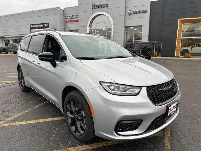 2026 Chrysler Pacifica PACIFICA SELECT AWD